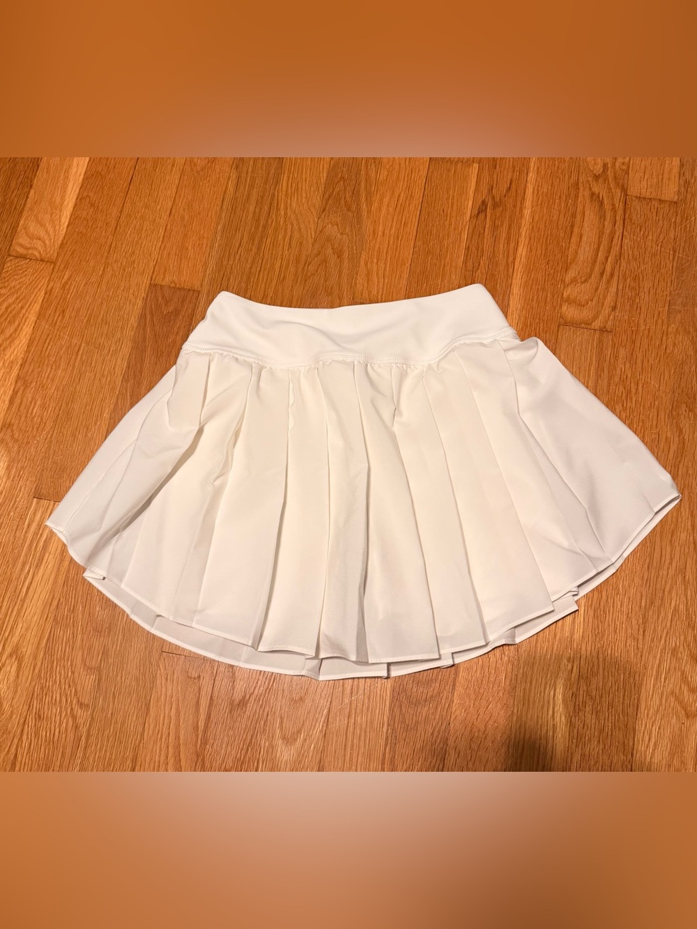 Old Navy White Pleated Circle Skirt with Shorts, Size SMALL